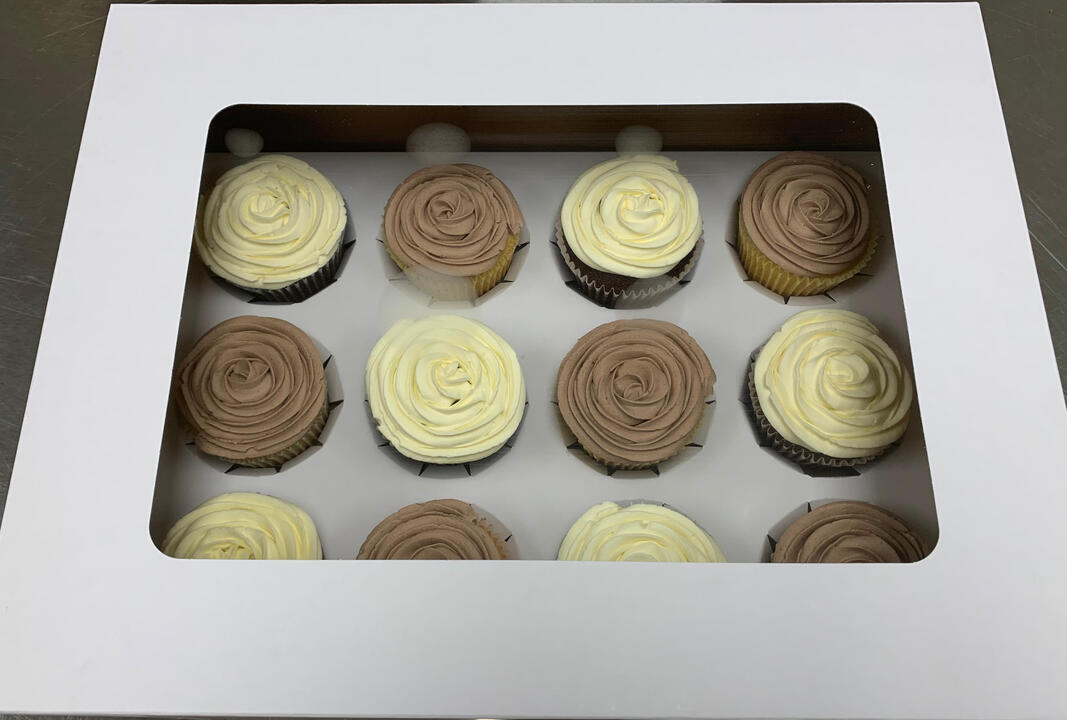 Chocolate & Vanilla Cupcakes with Chocolate and Vanilla Buttercream