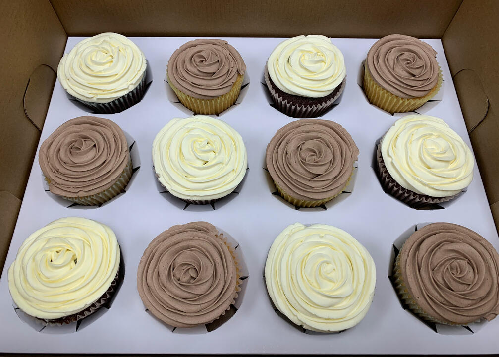 Chocolate & Vanilla Cupcakes with Chocolate and Vanilla Buttercream